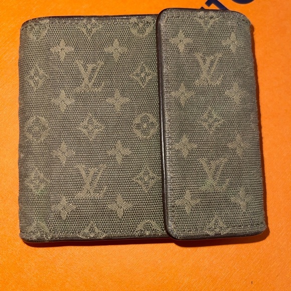 Louis Vuitton Other - Authentic Louis Vuitton Min Lin- Green Compact Bifold Wallet